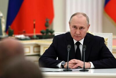 بوتين يمنح عائلة داغستانية تضم خمسة معلمين وسام المجد الأبوي