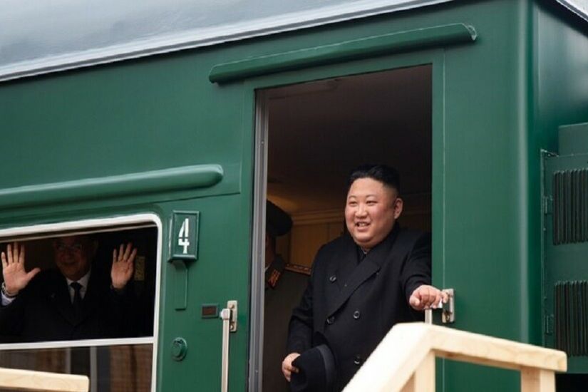 شاهد.. فيديو للحظة ركن سيارة زعيم كوريا الشمالية في قطاره المصفح يثير تفاعلا كبيرا