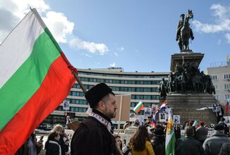 بعد احتجاجات المزارعين.. بلغاريا تعلن استعدادها للحد من إمدادات عباد الشمس الأوكراني