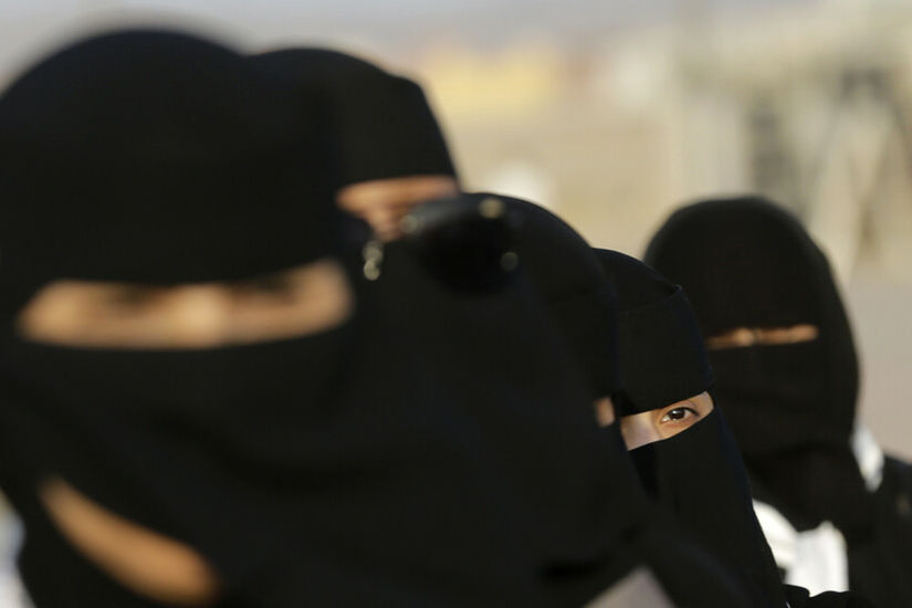 السعودية.. مصادر تكشف حقيقة منع المنقبات من دخول مقهى شهير