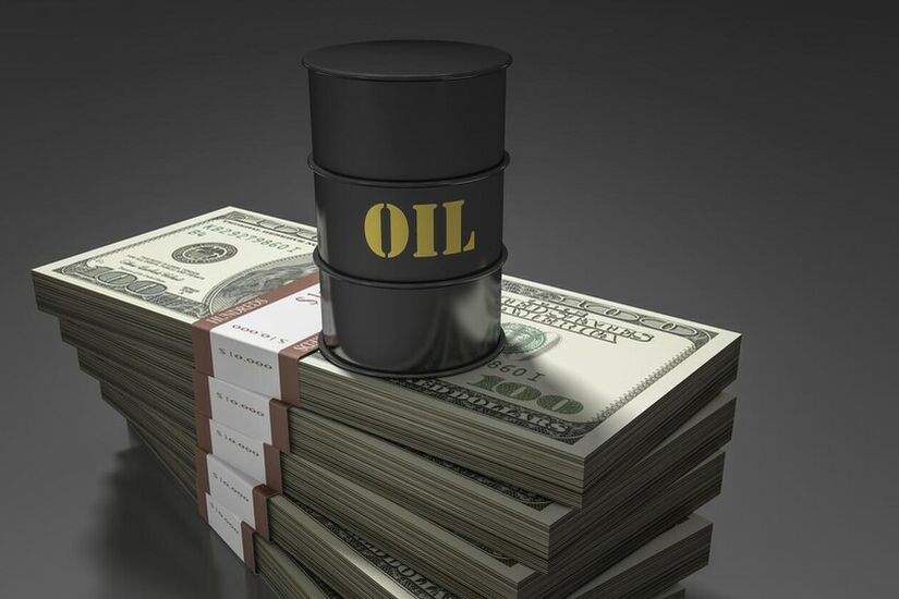 جني الأرباح يدفع أسعار النفط إلى المنطقة الحمراء
