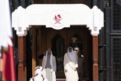 أمير قطر يستقبل رئيس الإمارات في زيارة رسمية