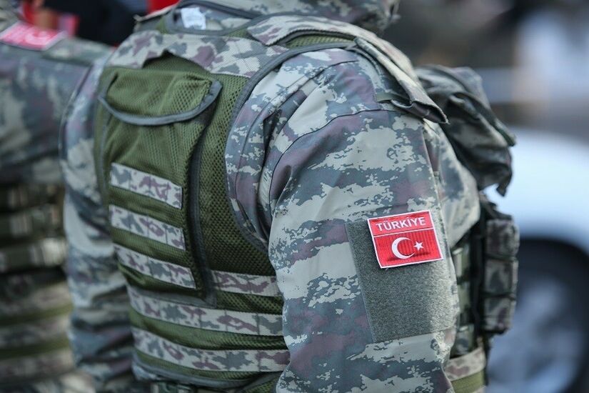 تركيا.. الاستخبارات دمرت مبنى وعدة مواقع تتبع وحدات حماية الشعب الكردية شمال سوريا