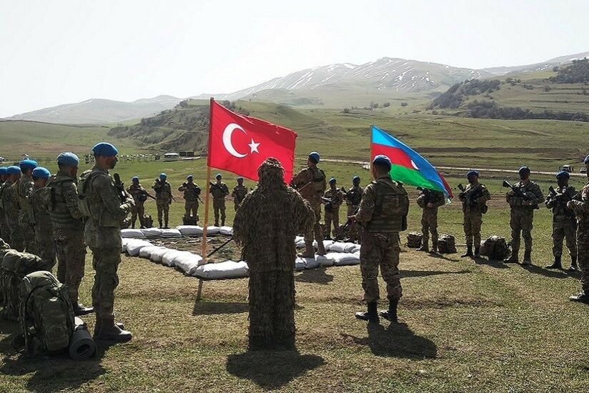 أذربيجان تجري مناورات عسكرية مع تركيا قرب حدود أرمينيا