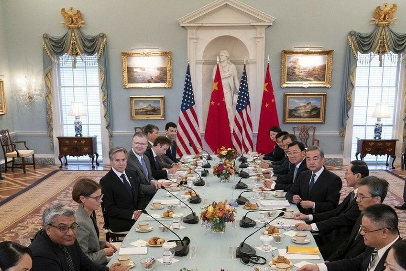 الولايات المتحدة والصين تتوصلان إلى اتفاق مبدئي بشأن لقاء بايدن وشي جين بينغ