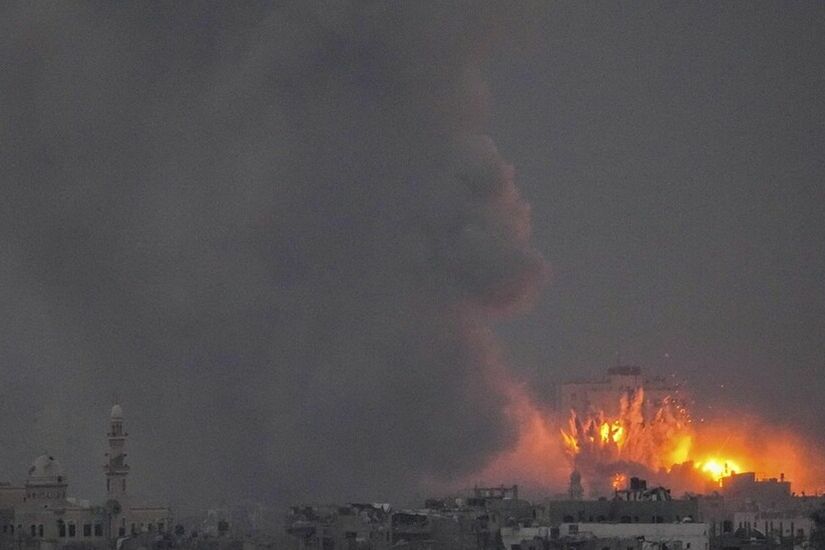 وزارة الصحة في غزة: أكثر من 8796 قتيلا و22219 مصابا بالقصف الإسرائيلي