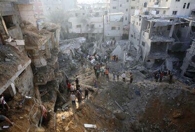 مراسلنا: 12 قتيلا من أسرة واحدة بقصف الطيران الإسرائيلي منزلها بمخيم النصيرات