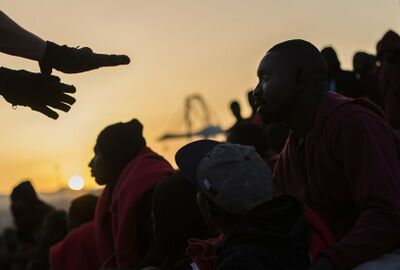 ألبانيا توافق على إيواء مؤقت للمهاجرين الذين يصلون إلى إيطاليا
