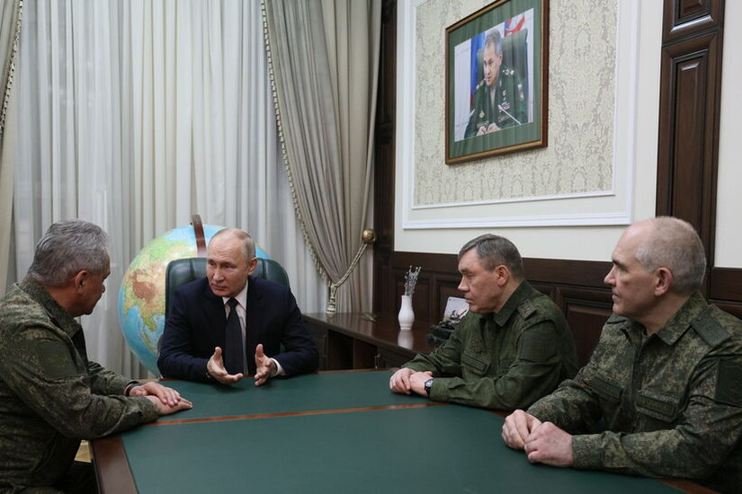بوتين يتفقد مقر المنطقة العسكرية الجنوبية الروسية