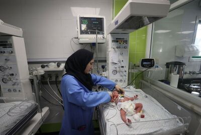 الصحة بغزة: وفاة رضيع ثان في حضانة مجمع الشفاء الطبي بسبب انقطاع الأكسجين