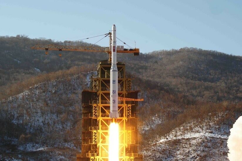 الخارجية الصينية تدعو إلى ضبط النفس على خلفية إطلاق كوريا الشمالية قمرا اصطناعيا
