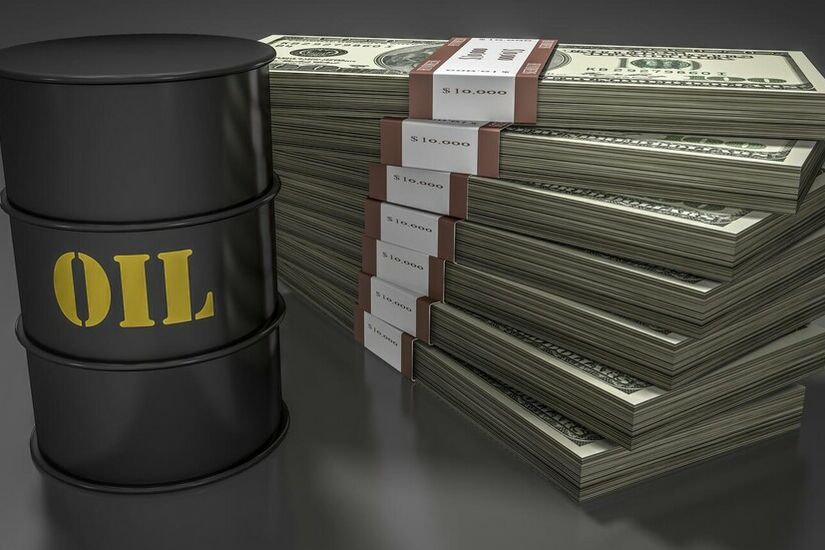 أسعار النفط تهوي بعد تأجيل اجتماع أوبك+
