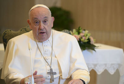 الفاتيكان يؤكد أن البابا في حالة جيدة ومستقرة بعد اصابته بالتهاب الرئة