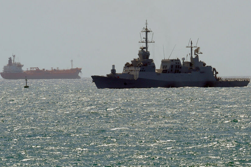 معاريف: إسرائيل ترسل سفنا حربية وغواصة إلى البحر الأحمر لمراقبة تحركات إيران