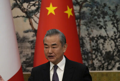 وزير خارجية الصين يحدد شرط الحوار المتساوي مع الاتحاد الأوروبي