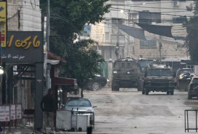 الجيش الاسرائيلي يقتحم وسط رام الله ويغلق مطبعة فلسطينية