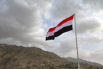 اليمن.. عضو في الرئاسي اليمني يتحرك بعد ضربات الحوثيين لسفن مرتبطة بإسرائيل في باب المندب