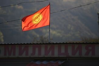 برلمان قرغيزستان يوافق على مشروع قانون لتغيير علم البلاد