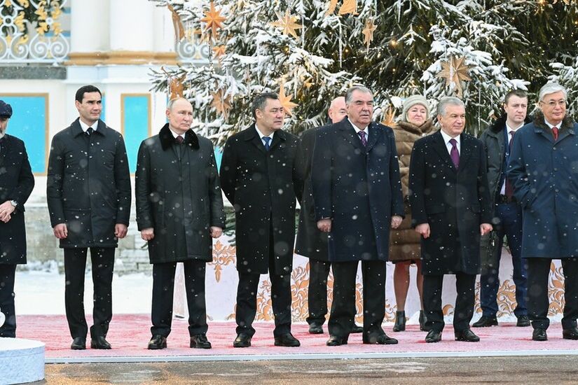 بوتين يبحث التعاون في مجال الغاز مع رئيسي كازاخستان وأوزبكستان