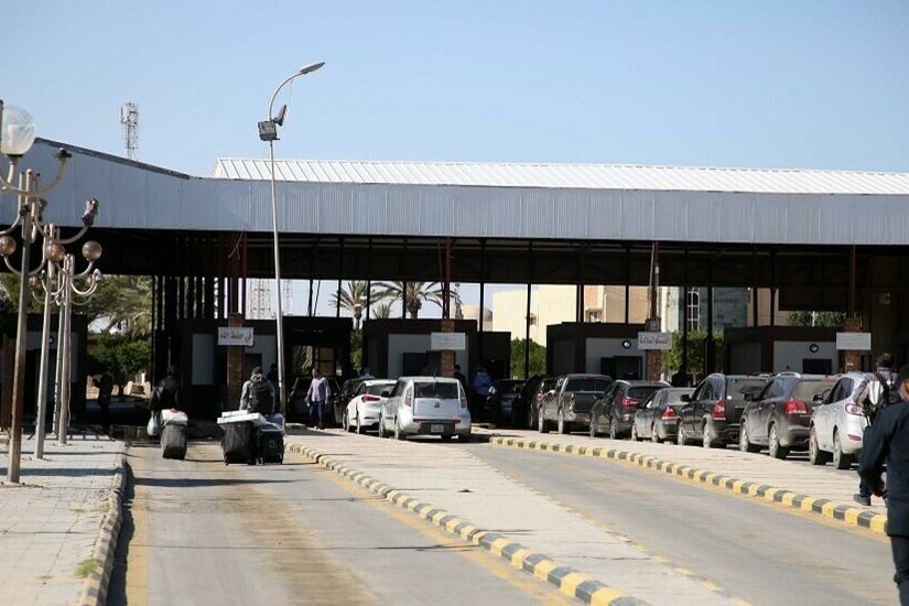 توقف الحركة التجارية في معبر ذهيبة الحدودي مع تونس بقرار ليبي