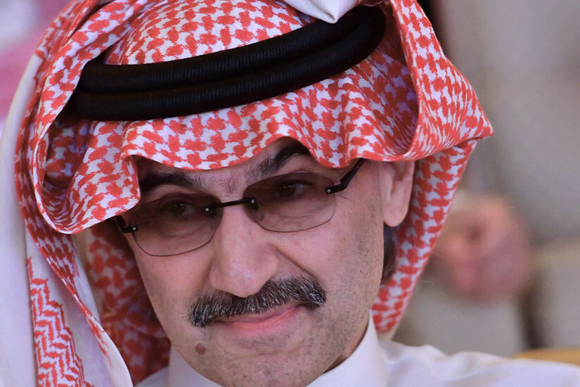 السعودية.. الأمير الوليد بن طلال يثير تفاعلا بفيديو مع حفيدته