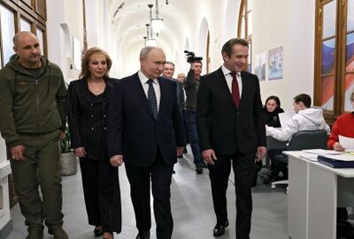 بوتين يزور مقر حملته الانتخابية في موسكو لأول مرة