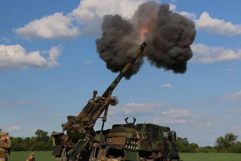 فرنسا تطلق تحالف المدفعية لتسليح أوكرانيا بـ60 مدفعا
