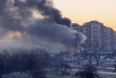 مروحيات وعشرات الآليات تشارك في إخماد حريق بسوق صيني ضخم في صربيا