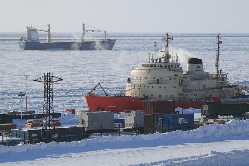 نوفاك: إبحار السفن على مدار العام عبر ممر الملاحة الشمالي أصبح واقعا