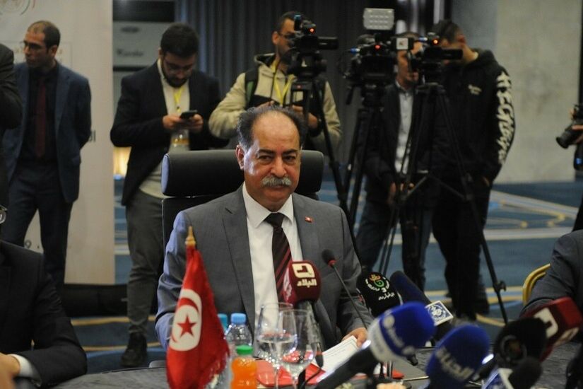 وزير الداخلية التونسي من الجزائر: استقرار بلدنا من استقراركم