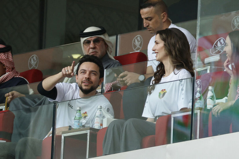 الأميرة رجوة آل سيف والأمير الحسين بن عبد الله يخطفان الأنظار بمباراة الأردن وطاجيكستان