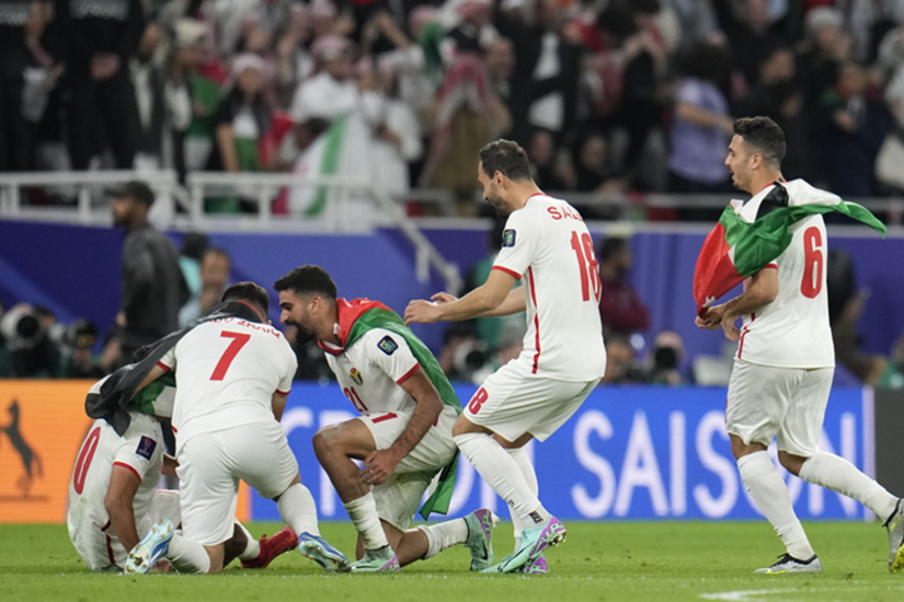 9 لاعبين عرب في التشكيلة المثالية لنصف نهائي كأس آسيا