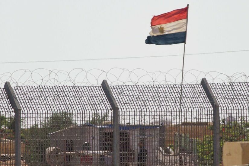مصر لا تطلب التأجيل بل ترفض العملية من أصلها.. لواء كبير بالجيش المصري يعلق مزاعم إسرائيلية