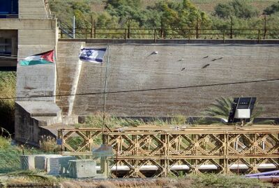 الخصاونة ينفي وجود جسر بري عبر الأردن لمرور البضائع إلى إسرائيل