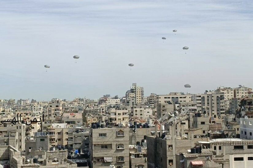 القوات المسلحة الأردنية تنفذ 3 انزالات جوية لمساعدات على شمال غزة