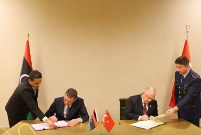 ليبيا وتركيا توقعان مذكرة تفاهم للتعاون العسكري