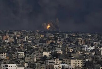 الجيش الإسرائيلي يقصف مدينة حمد في خان يونس بالقنابل الفوسفورية ومسيراته تحذر الفلسطينيين