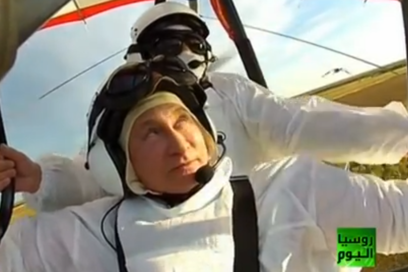 بوتين يقارن بين تحليقه على متن البجعة البيضاء وقيادته لسرب الغرانيق