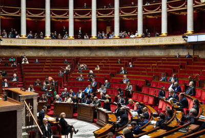 المعارضة الفرنسية تحذر ماكرون من تجاوز خطوط حمراء والتورط في صراع مع روسيا