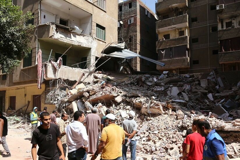 مصر.. مصرع 3 أشخاص جراء انهيار مبنى سكني في الإسكندرية