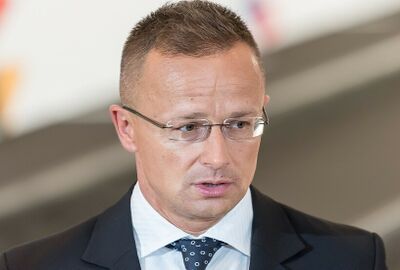وزير خارجية هنغاريا: أوروبا ستغير موقفها من أحداث أوكرانيا حال فوز ترامب