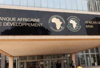 رئيس بنك التنمية الإفريقي ينتقد القروض الغامضة المرتبطة بالموارد الطبيعية لإفريقيا