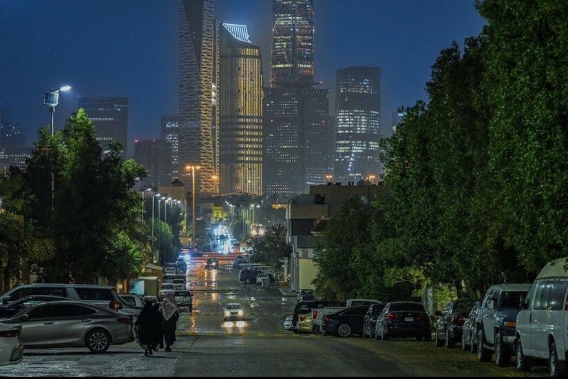 سيول عارمة وطقس قاس تتعرض له العاصمة السعودية