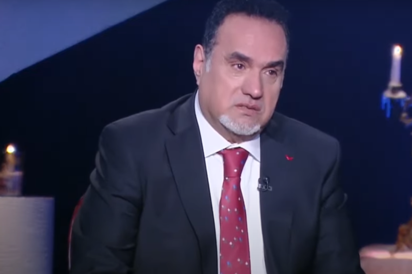 مصر.. المطرب طارق فؤاد يجهش بالبكاء خلال ظهوره في برنامج تلفزيوني