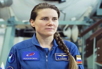 بوتين يقلّد رائدة الفضاء الروسية آنا كيكينا لقب بطل روسيا