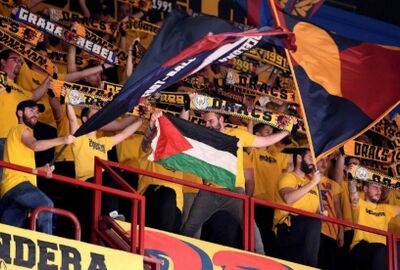 جمهور برشلونة يهتف دعما لفلسطين أمام فريق إسرائيلي