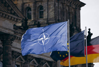 كييف تتهم واشنطن وبرلين بمعارضة انضمامها إلى الناتو