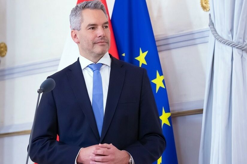 مستشار النمسا يؤكد استحالة التسوية السلمية للأزمة الأوكرانية من دون مشاركة روسيا