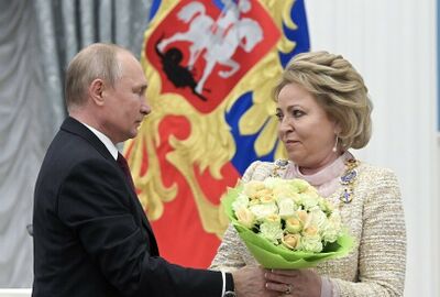 الرئيس بوتين يمنح فالينتينا ماتفينكو لقب بطلة العمل