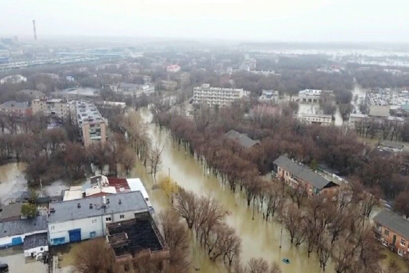 كيم جونغ أون يعرب لبوتين عن تضامنه وتعاطفه مع روسيا بعد كارثة الفيضانات في مقاطعة أورينبورغ